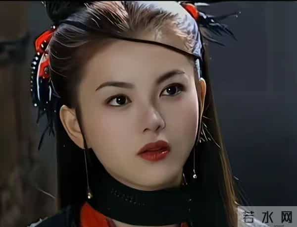 李湘年轻时候是真的美，五官精致浓眉大眼，这个妆造太好看了