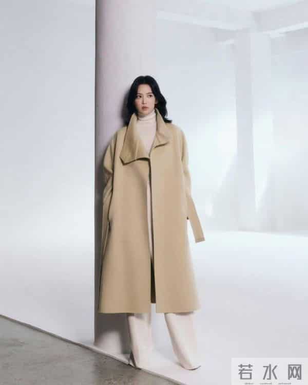 应对降温穿搭：宋慧乔的温暖和优雅，秋日的时尚哲学