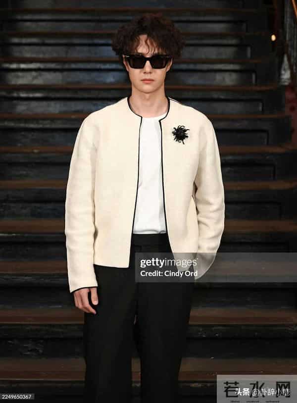 王一博纽约CHANEL秀场G社生图，高贵优雅，香公子风姿卓绝