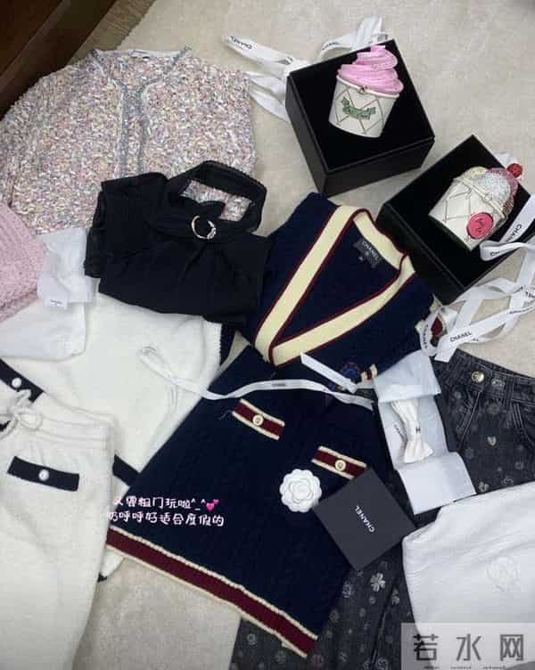 王思聪到底多宠懒懒？最新款奢侈品摆满地，1800元小番茄让她吃够