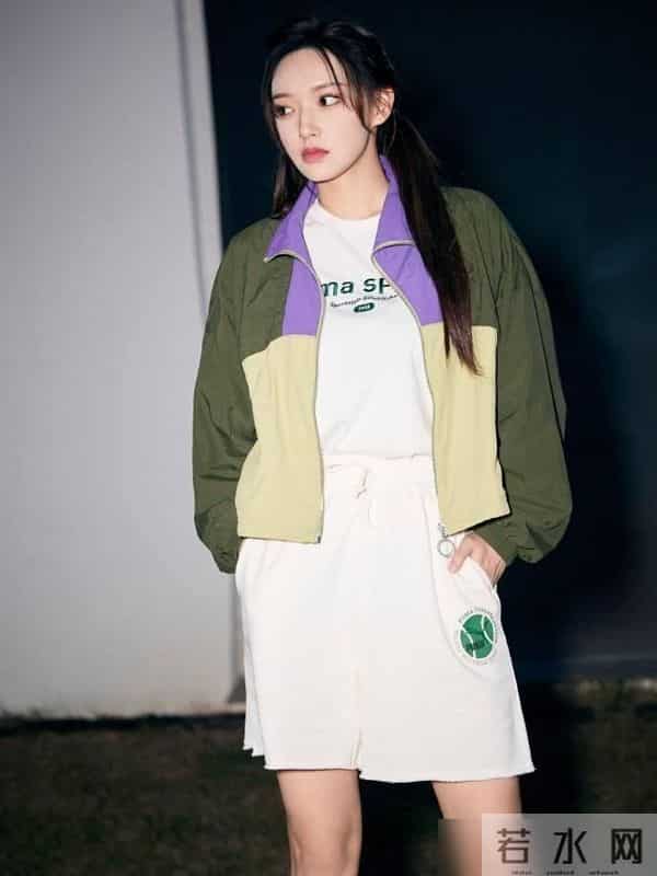 程潇穿出25岁女性时尚新潮流！混搭运动风穿搭，休闲舒适又实用