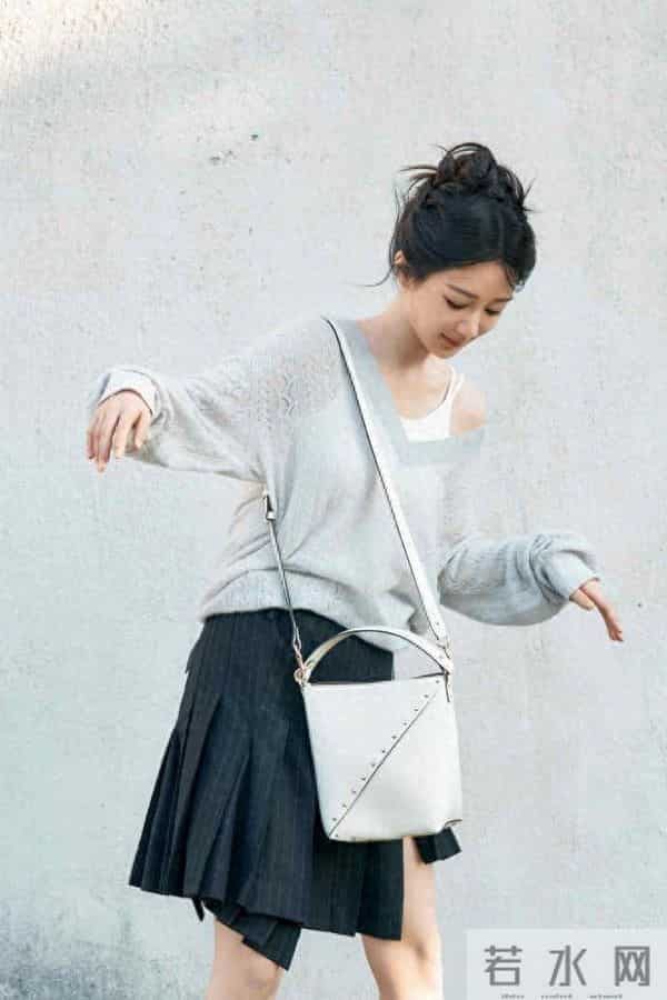 杨紫轻熟风穿搭迎接立秋，不如古力娜扎格林系穿搭更显高级