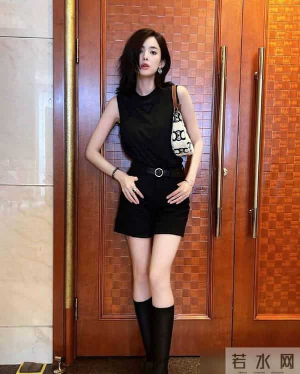 古力娜扎清凉时尚的穿搭，做到这3点，你也像她一样高级又清爽