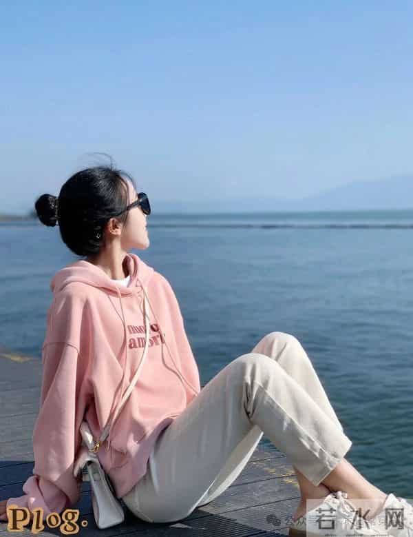 火爆的粉色卫衣终于穿上啦！甜酷松弛感直接拉满～