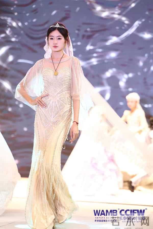 2025长春国际时装周 “落音”品牌年度首秀演绎冰雪风尚