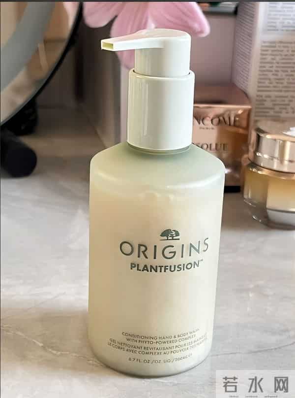 干皮终于有救了！2025医生推荐7款身体乳，保湿美白还能修护屏障