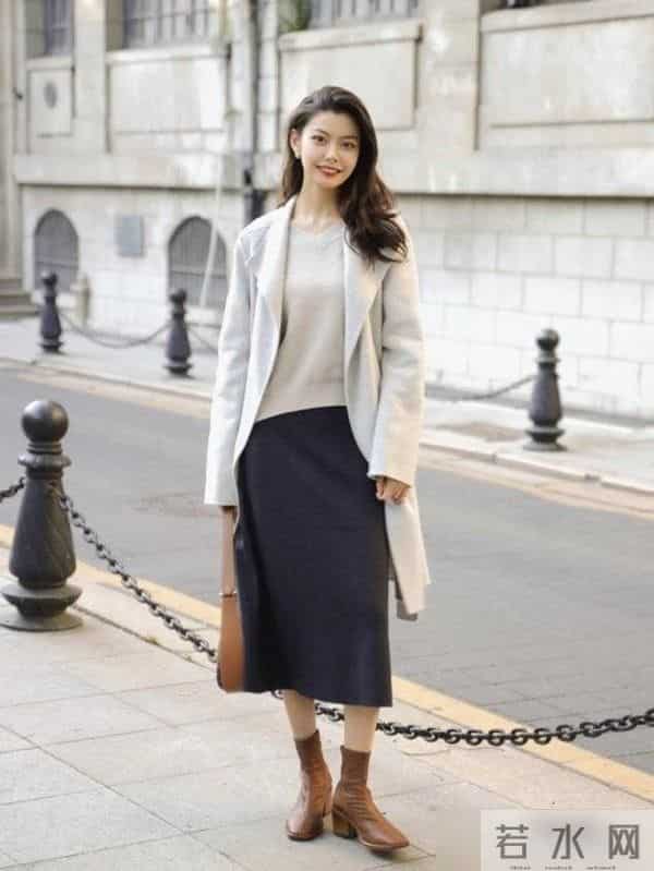 “羊毛衫+长裙”才是最适合40岁女人的秋冬穿搭，优雅显瘦有气质