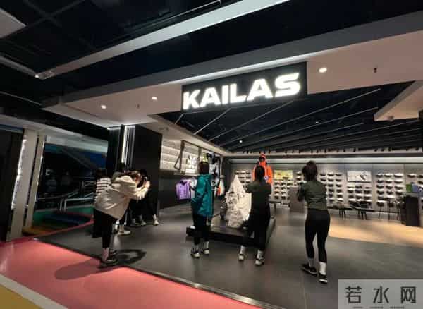 横空出世，从平替逆袭成中产新宠，老板一年竟卖40亿！评论区沦陷