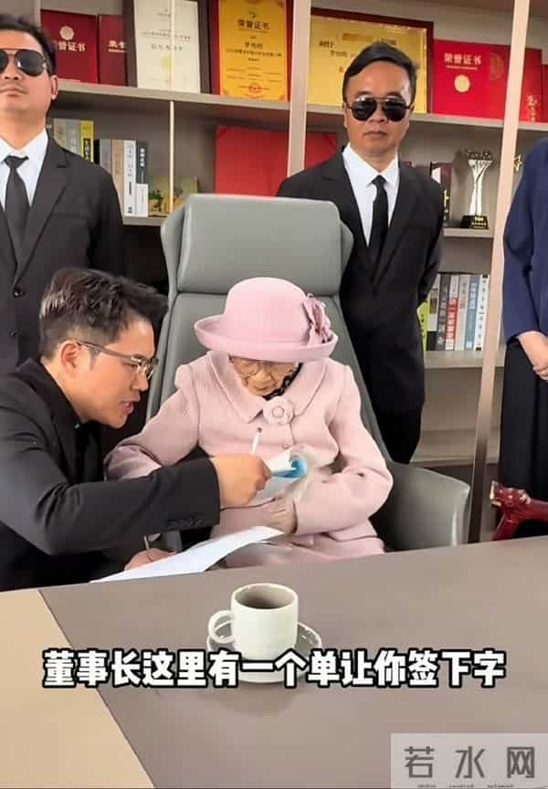 湖南一从法国回来的造型师，给村民免费理发，罗伟明的传奇人生