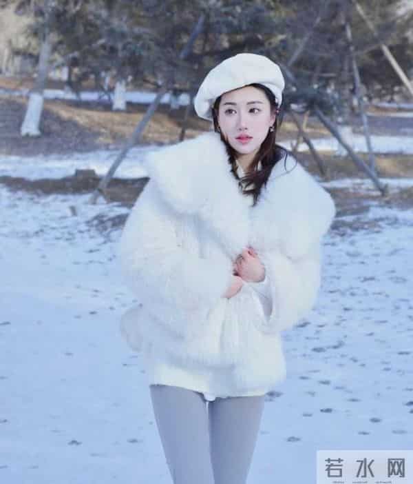 被杭州街拍惊艳了！满街都是“冬服+瑜伽裤”，洋气时髦又保暖