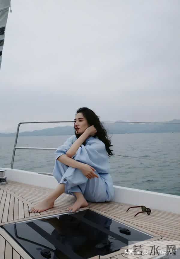 宋佳游艇光脚美甲上热搜！网友求同款：这脚指甲是吃了仙气吧