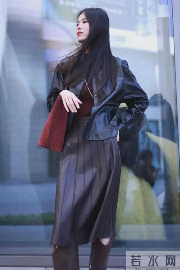 秋冬火了“基础款＋流行色”，适合40+女生，有女人味才最迷人