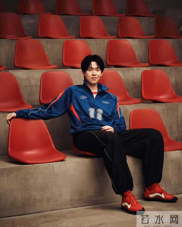 王楚钦 复古运动风炸街！率性穿搭演绎夏日潮流天花板！