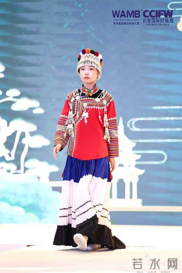 2025长春国际时装周 “落音”品牌年度首秀演绎冰雪风尚