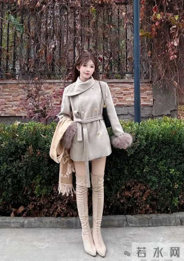 秋冬“中长毛呢+长筒靴”，秋冬温柔又显身材