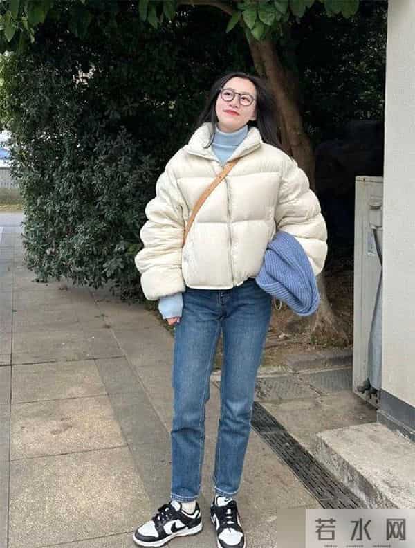 冬天穿羽绒服配什么裤子最好看？这4条保暖显瘦，出街高级