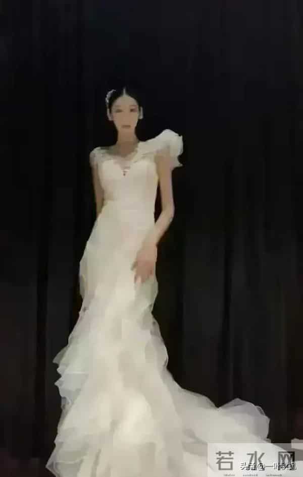 评委比模特都要漂亮，身材简直是天花板，清纯靓丽，气质优雅迷人