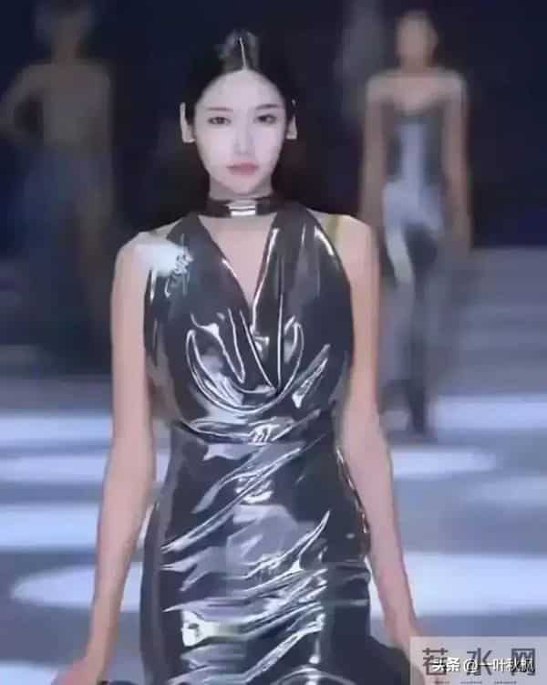 评委比模特都要漂亮，身材简直是天花板，清纯靓丽，气质优雅迷人