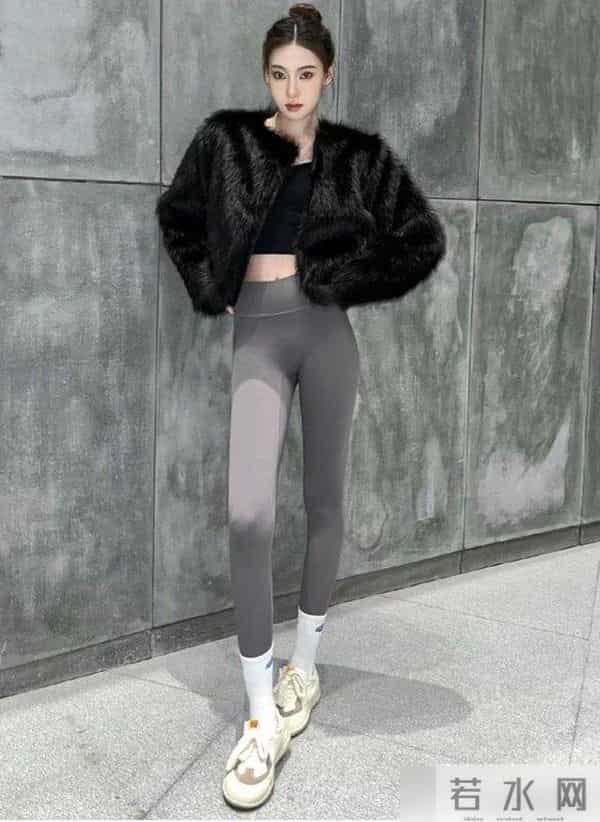 被杭州街拍惊艳了！满街都是“冬服+瑜伽裤”，洋气时髦又保暖