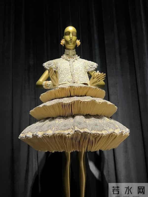 遭老祖宗的“金铺盖”闪到了，在全球首站全国唯一的成都重磅大展上