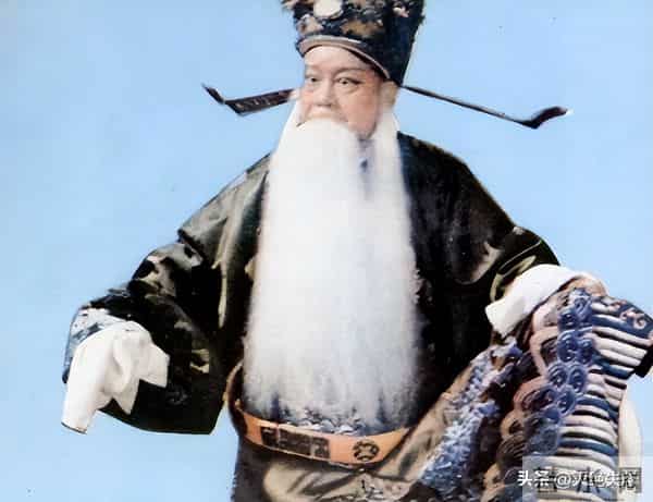 她是上海首席名媛，和戏子私奔生下6个孩子，如今个个是她骄傲