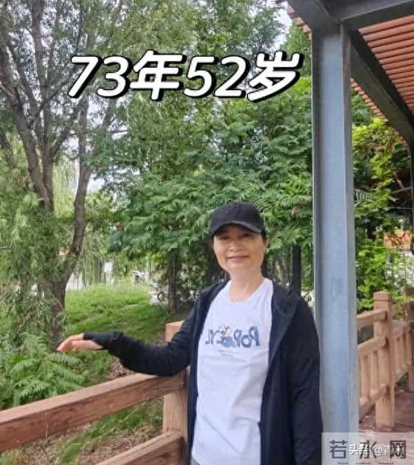 52岁状态爆好的秘密：瓶练脸+7件小事，法令纹淡了，越活越轻盈