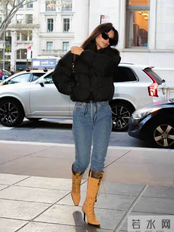 羽绒服+牛仔裤=冬天王炸CP！明星平民都在穿，保暖时髦还不挑人！