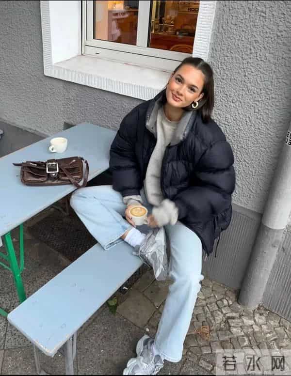 原来黑色羽绒服这么穿，就很好看！