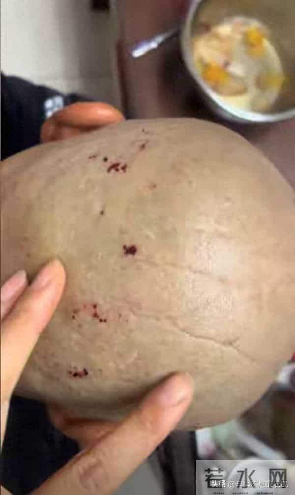 大爷花10元剃头后满头伤口不忍追责