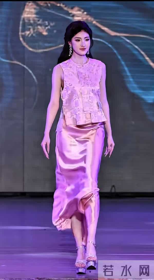 2025地球小姐澳门赛区诞生了一位绝美冠军，陈思蓓：写真欣赏。