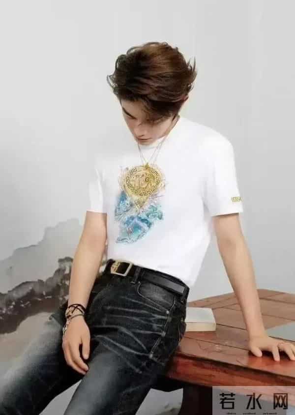 伊能静晒丁禹兮穿上了儿子恩利设计的少年美杜莎，清爽男大即视感