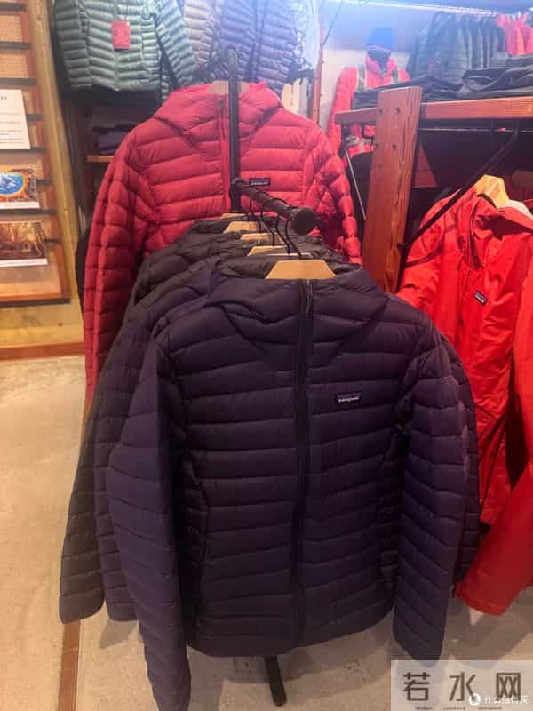 从“奶奶款”到潮流单品：排骨羽绒服为何成为今冬宠儿？附清单