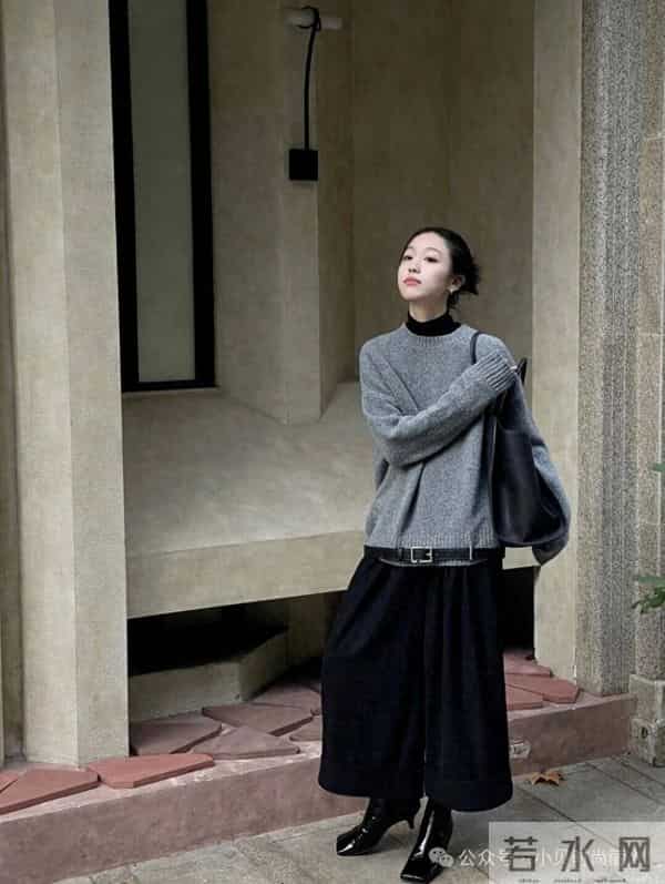 灰调松弛感｜廓形毛衣+黑裙，极简高级感秋冬通勤搭