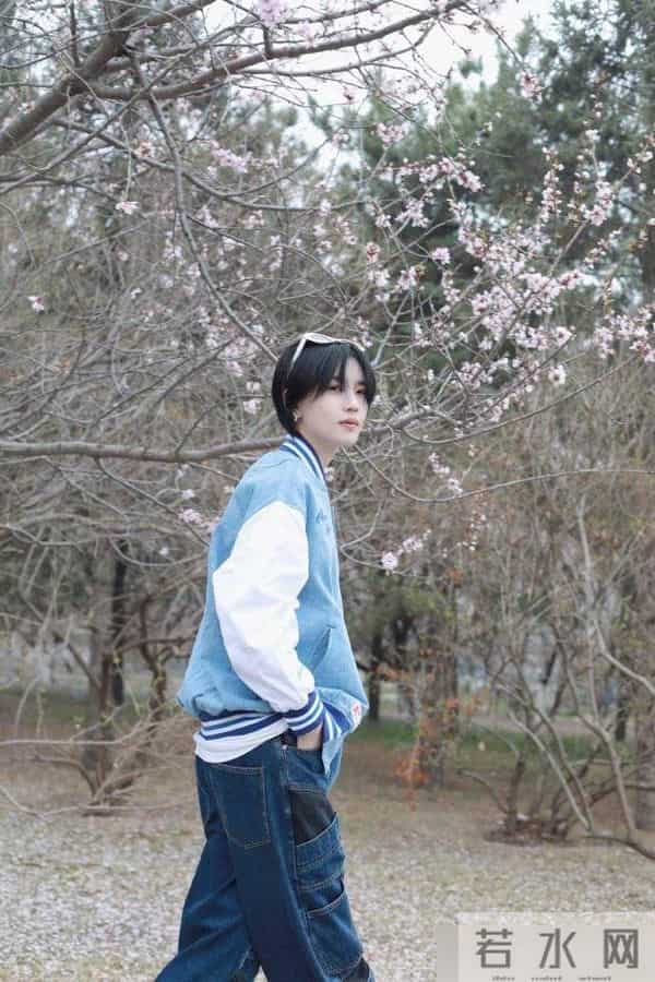 程潇和陆柯燃清爽个性的穿搭不如蒋梦婕清新减龄的穿搭时尚又舒适