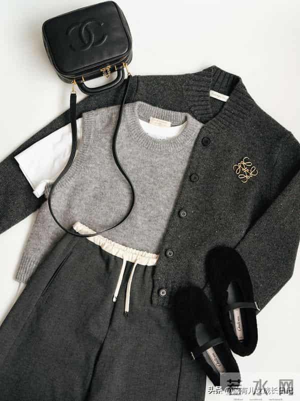 秋冬“一周通勤穿搭公式”｜灰格纹西装+深棕裤，照搬有高级感