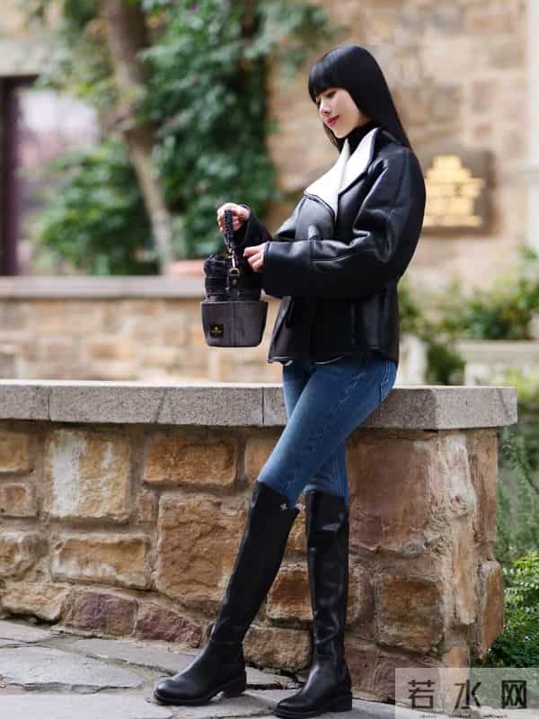 最近火了一种穿法，叫“牛仔裤+过膝靴”，时髦显腿长，回头率高