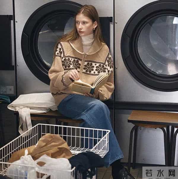 降温啦，“外套＋高领毛衣”火了，这样穿减龄时髦更高级