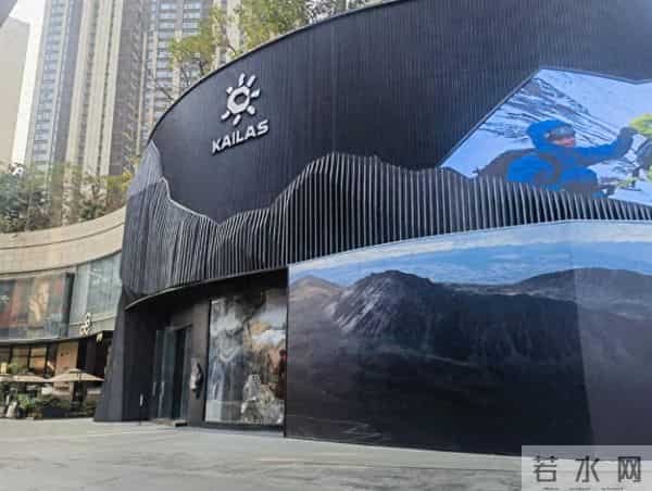 横空出世，从平替逆袭成中产新宠，老板一年竟卖40亿！评论区沦陷