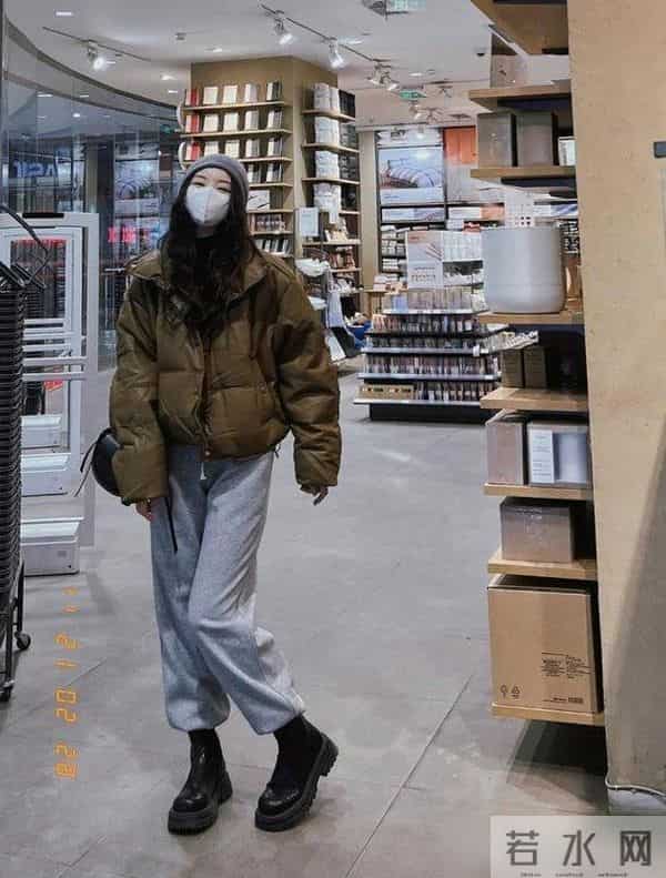 难怪没人穿马丁靴了，今年流行的“冬靴”，洋气好看又舒适百搭