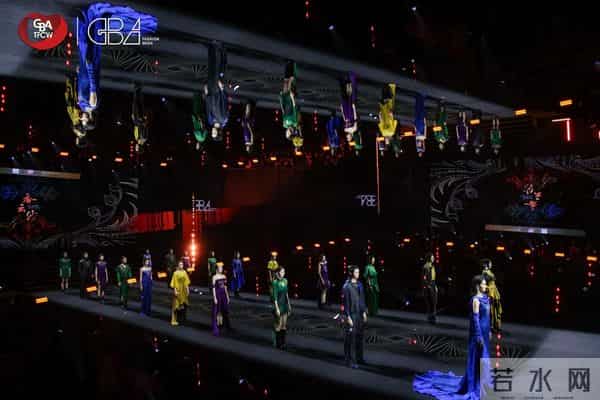 大湾区科技时尚文化周莨荘香云纱以“五行幻境”开启国际时尚对话