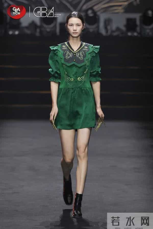 大湾区科技时尚文化周莨荘香云纱以“五行幻境”开启国际时尚对话