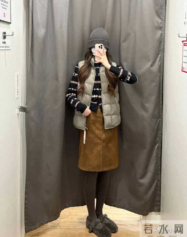 优衣库这马甲是偷了Lemaire的设计吧？这秋冬搭法直接封神！