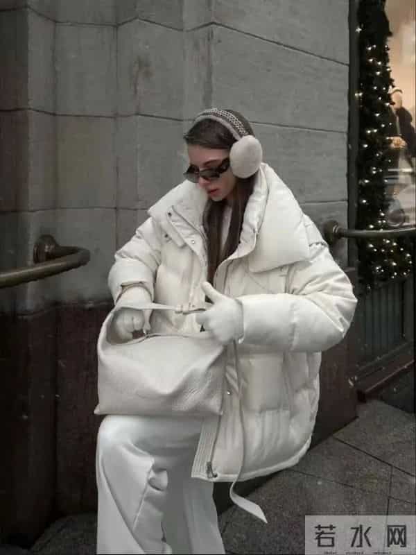 今年冬天“短羽绒服”这样搭配太火了！高级时髦一整个冬天！