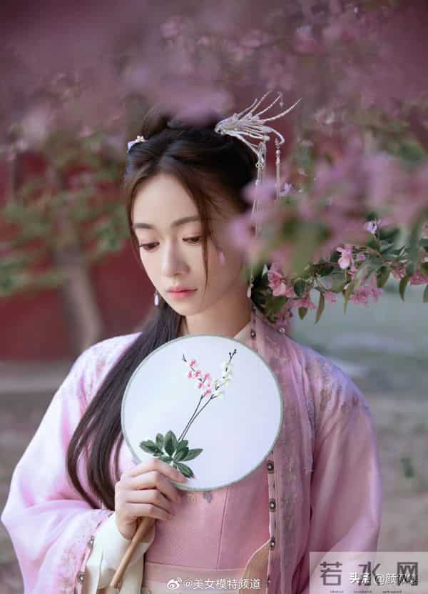 吴谨言这组古风图，直接把“古典美”焊在身上了吧！