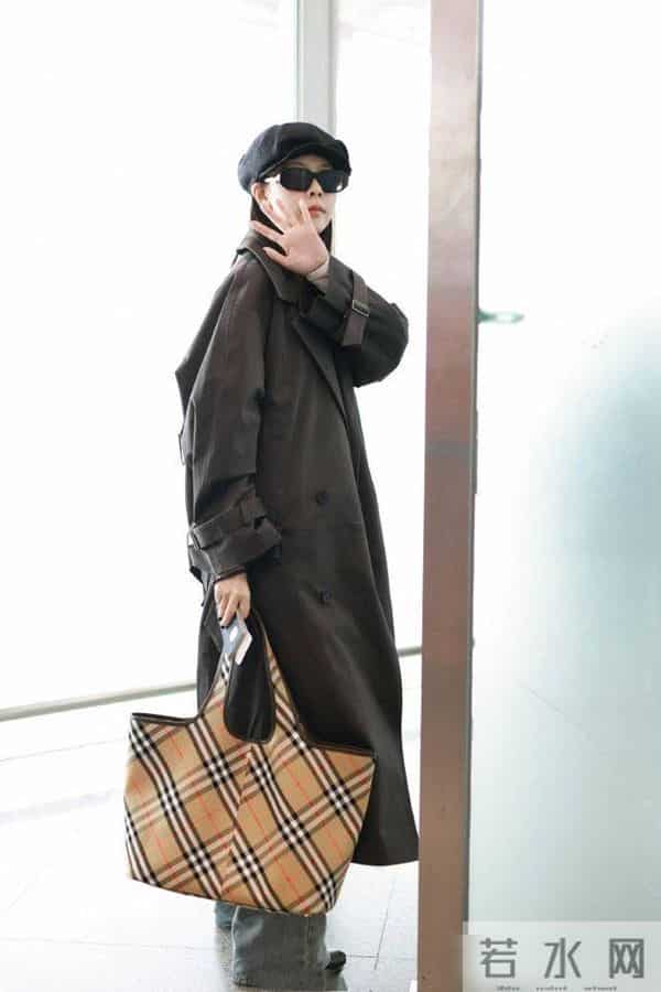 宋妍霏与朴彩英的松弛感穿搭真吸睛！优雅又随性！