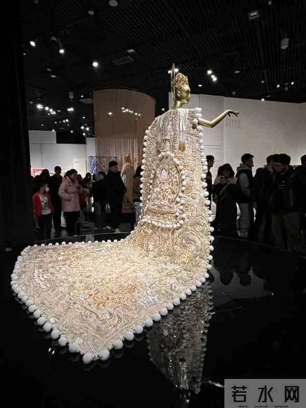 遭老祖宗的“金铺盖”闪到了，在全球首站全国唯一的成都重磅大展上