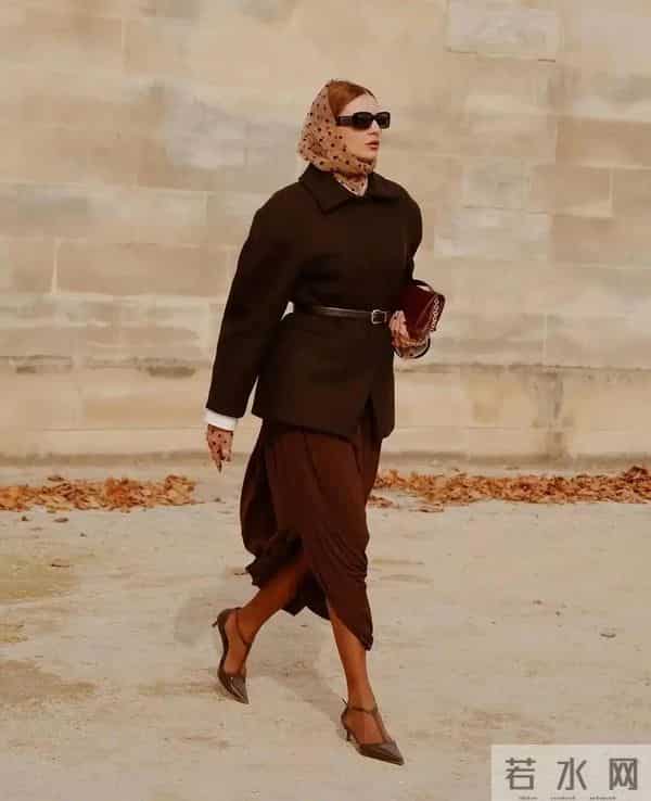 冬天别总穿裤子了！这4件上衣+裙子，才是正确的打开方式