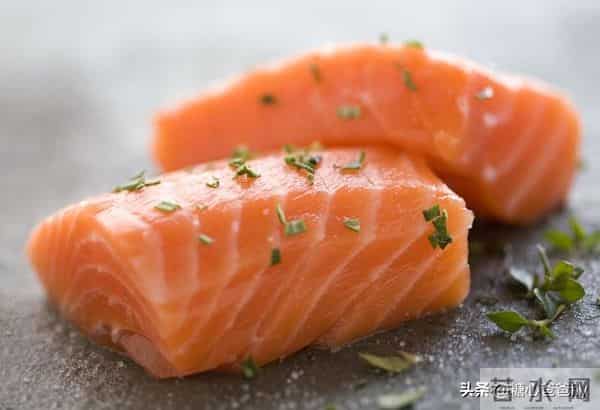 皮肤暗黄、干燥还长痘？8 种对女性皮肤好的食物清单列表收好