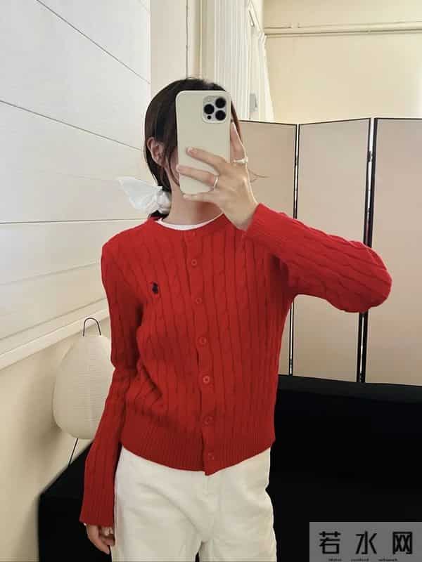 冬天穿“红色毛衣”明亮又有存在感，越看越上头！