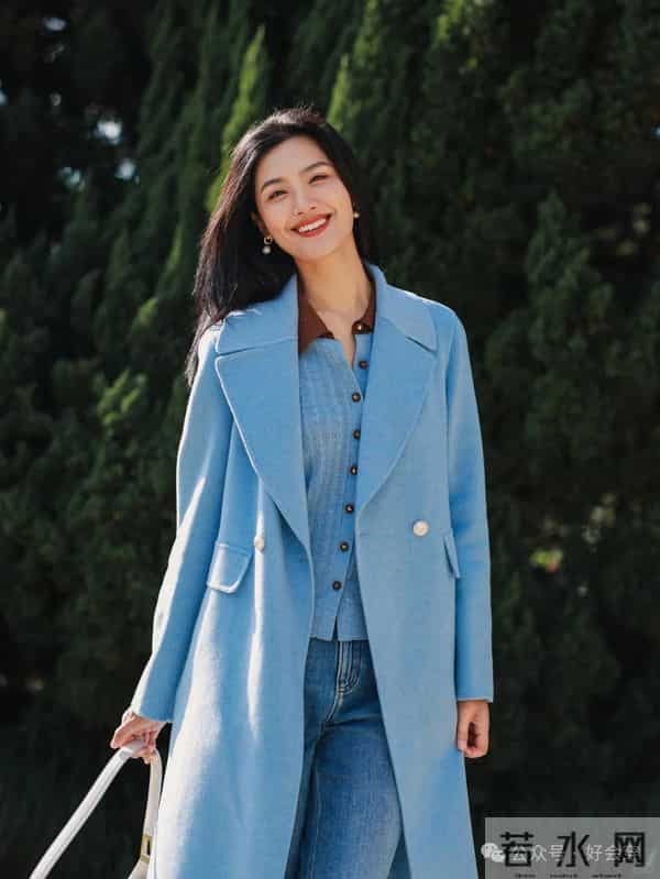 这是见过最好看的大衣搭配之一，简约大气，谁见都夸年轻